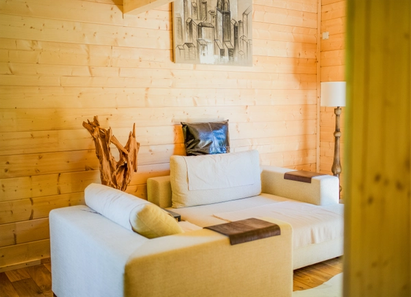 camping langenwald langenwald lodge wohnzimmer beitragsbild (1)