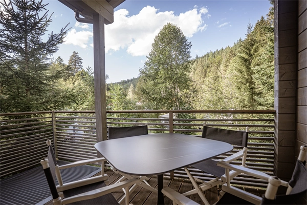 langenwaldlodge camping langenwald terrasse beitragsbild