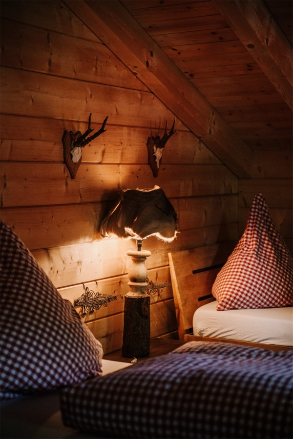 blockhaus jagdhuette schlafzimmer camping langenwald beitragsbild